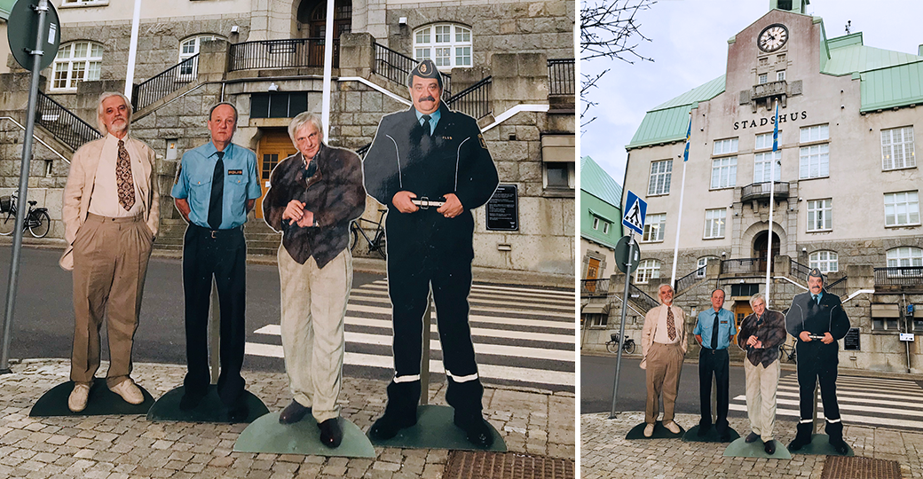 Foto på skådespelarna från filmen Polisen i Strömstad stående framför stadshuset.