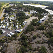 Vy uppifrån över Strömstads camping.